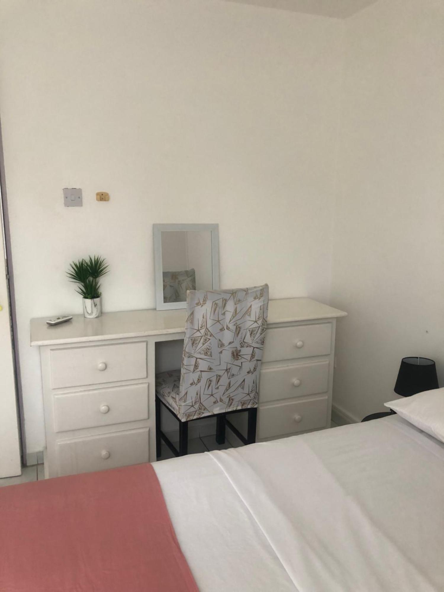 Home2Home Guesthouse 基督教堂市 外观 照片